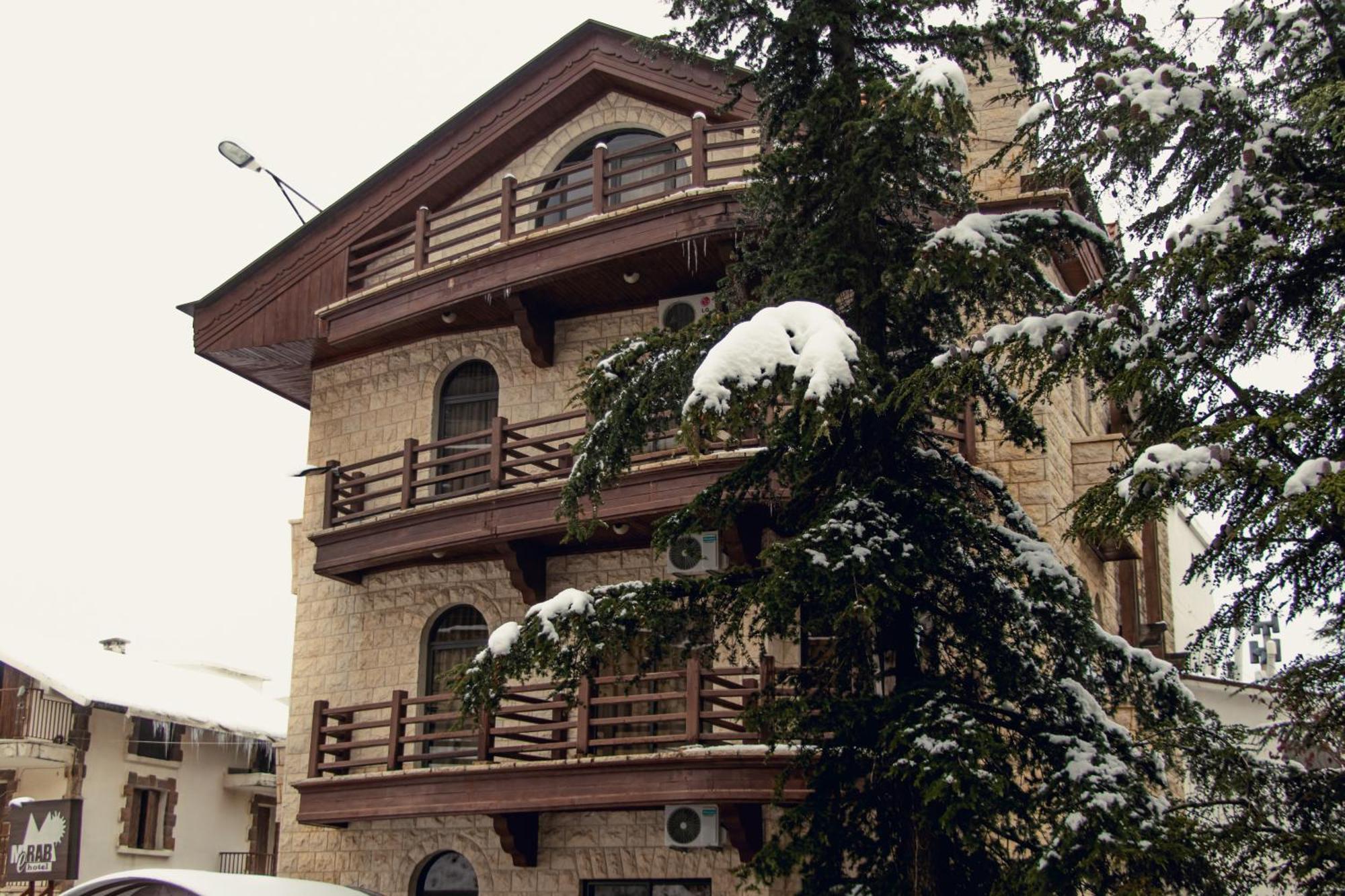 Merab Hotel Fārayyā Buitenkant foto
