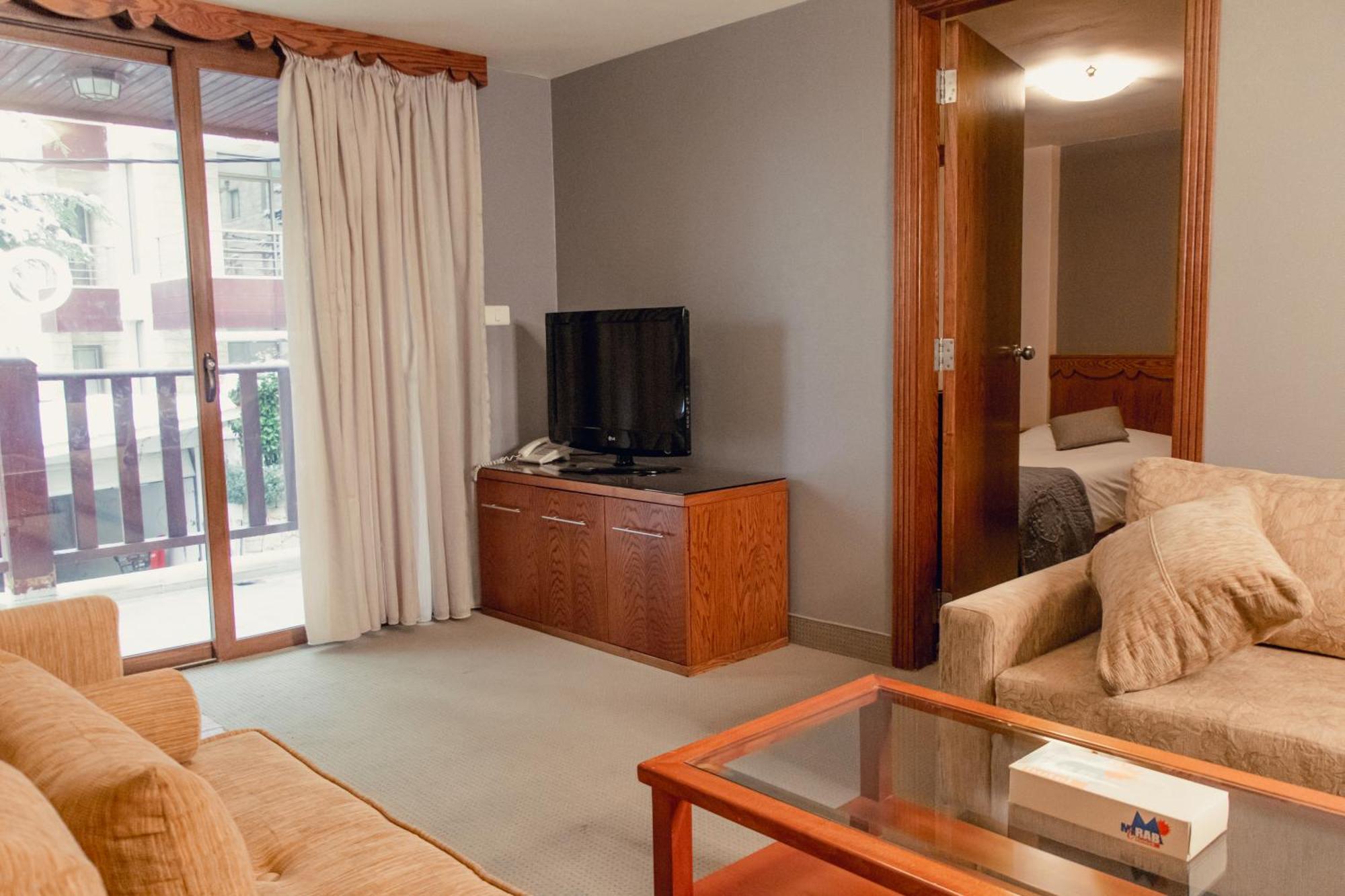 Merab Hotel Fārayyā Buitenkant foto