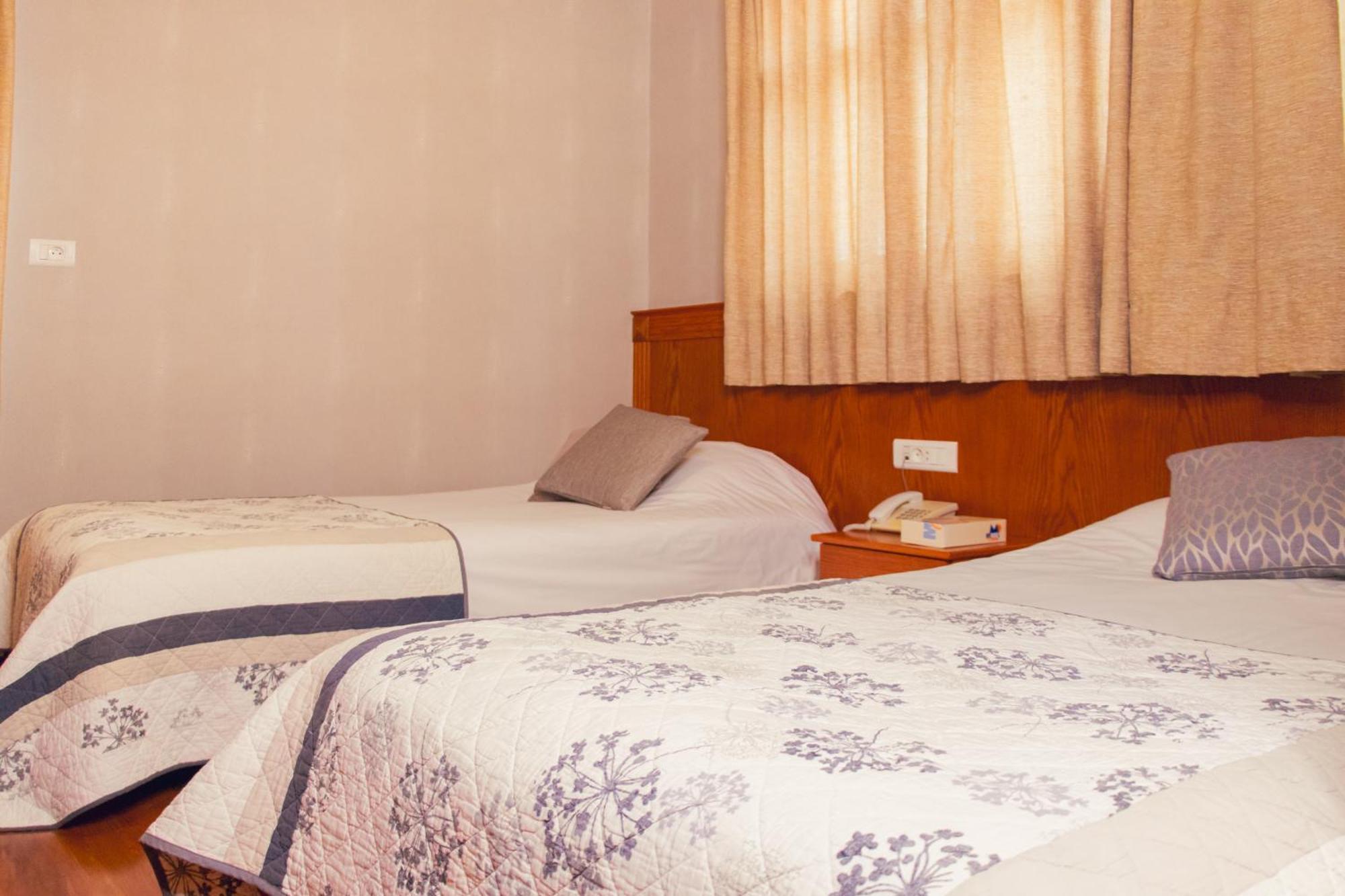 Merab Hotel Fārayyā Buitenkant foto